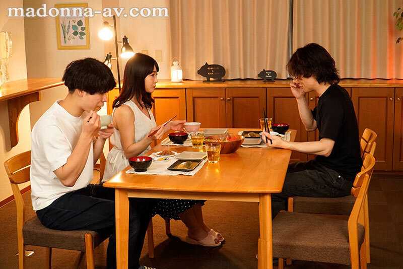 A beloved mother transformed into a wild beast after being drugged with aphrodisiacs by her well-endowed friend experiencing repeated convulsions ecstasy and ultimate climax Yuka Oshima[Origin]