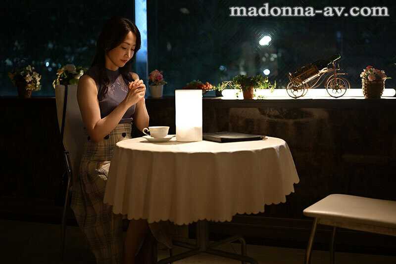 When I take off my ring, I lie about being single and commit adultery. Dear husband, I am sorry. Mito Kana