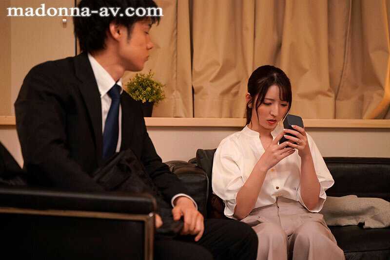 The night before proposing to my girlfriend, I drowned in creampie sex with my childhood friend Non Kobana who smiled seductively saying We will both be having affairs from tomorrow...[Origin]