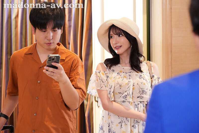 Resort Pool NTR - Exclusive Beautiful Woman × Adult Bikini... An NTR drama where guilt and liberation intersect. New bride Yuka