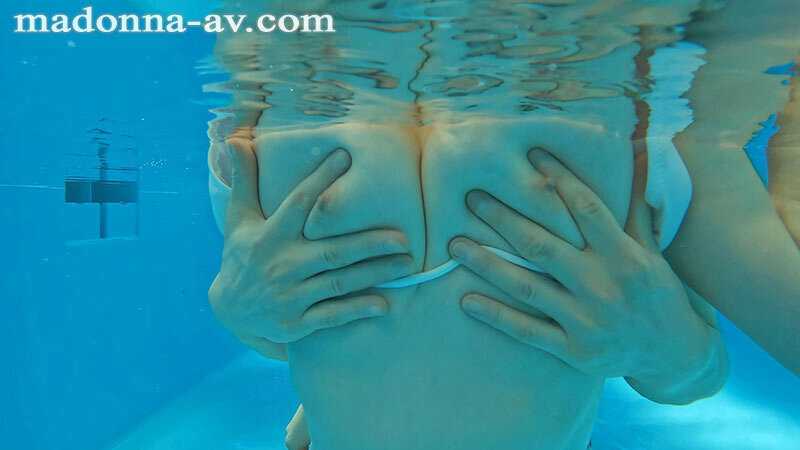 Resort Pool NTR - Exclusive Beautiful Woman × Adult Bikini... An NTR drama where guilt and liberation intersect. New bride Yuka