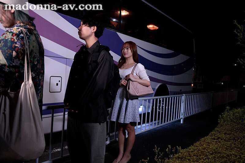 Night Bus Creampie Wife - A story of a devoted wife heading to her transferred husband, who became an obedient woman through slow intimacy and unexpected moments[Origin]