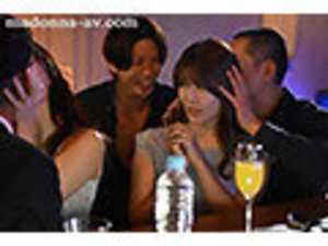 ハプニングバー人妻NTR 「あなたのためよ…」と言っていた妻がいつしか群がる男たちに夢中になっていた。 神宮寺ナオ