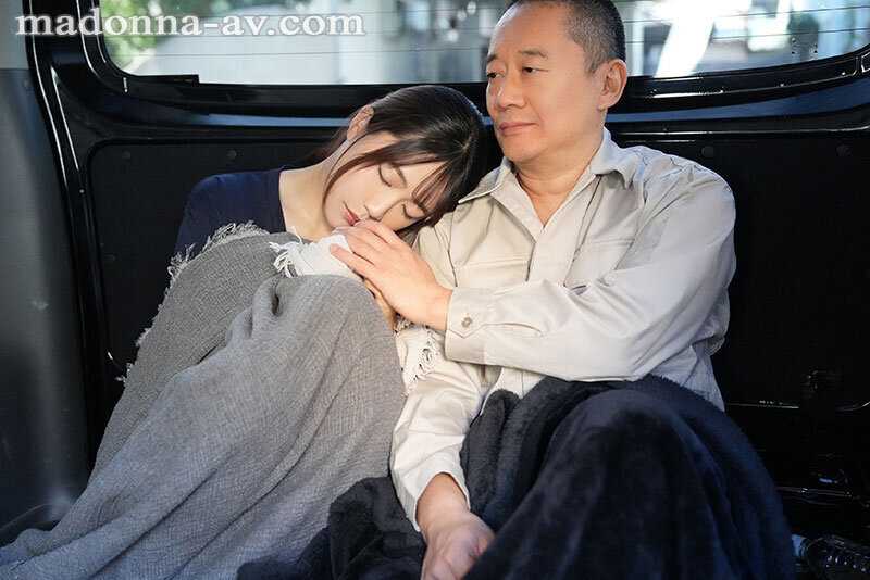 逃走中、絶倫中年男に匿われたボロアパートで激しくもはかない性交に満ちた罪深き女囚の7日間―。 一乃あおい