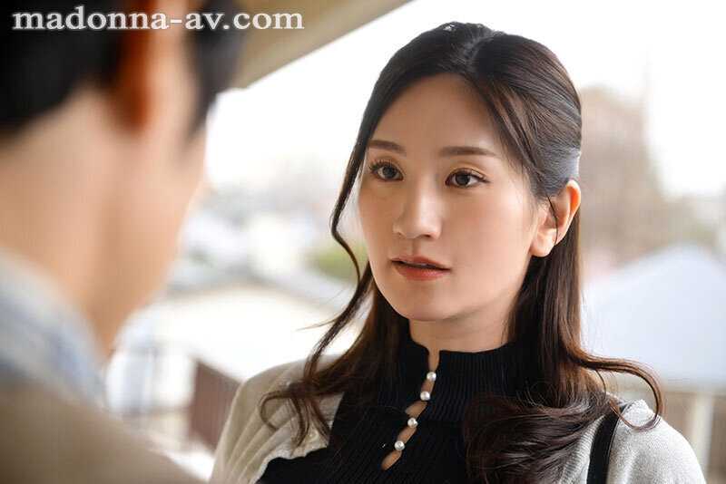 甘い囁きに流されるまま、僕は大学を留年するまで、人妻との巣篭もりSEXに溺れて…。 木村玲衣