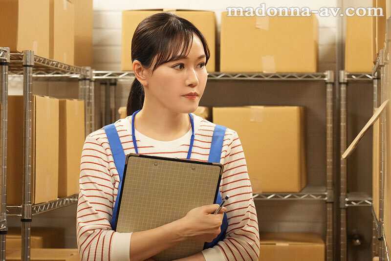 倉庫パート中の副業肉便器 脱いだら凄い地味な主婦は最低賃金の951円で抜いてくれます…。 ももの真利奈