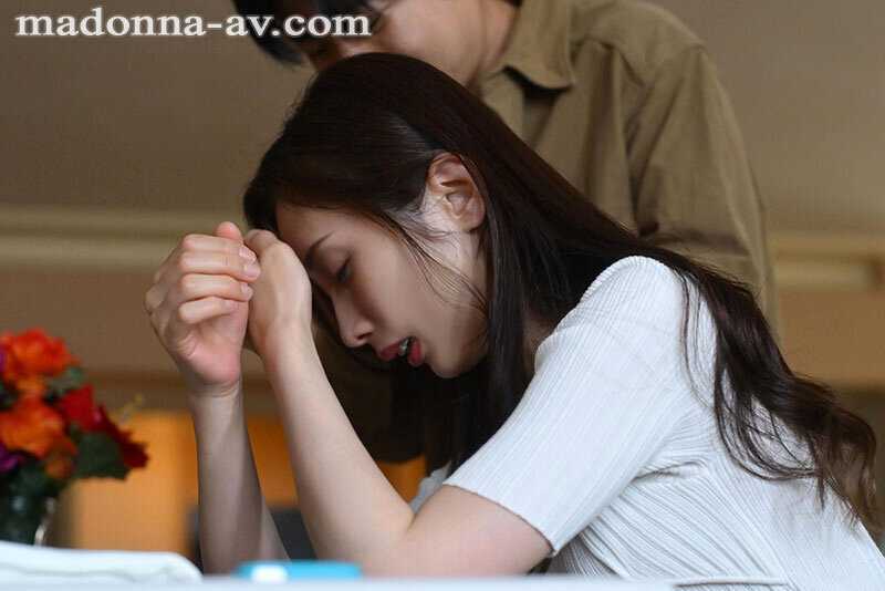 寝取らせ串刺し輪● 愛する妻を深奥まで犯し尽くして下さい―。 京香栞