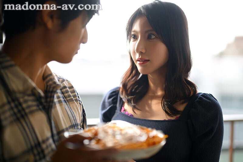 甘い囁きに流されるまま、僕は大学を留年するまで、人妻との巣篭もりSEXに溺れて…。 新妻ゆうか