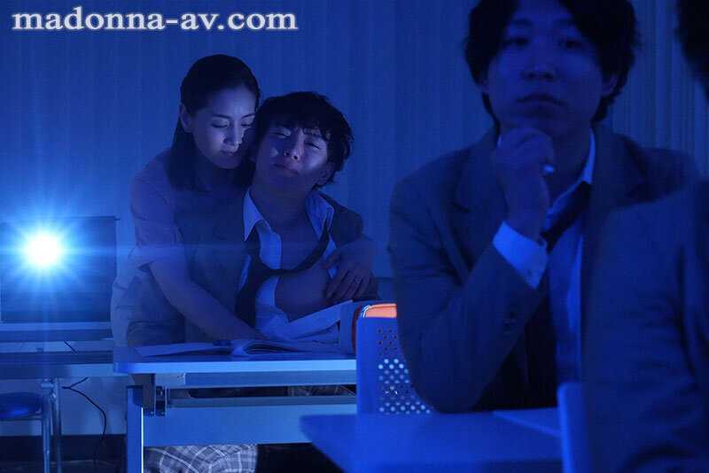 「振り向いたらダメ…先生、これから悪いコトするから…。」いじめられっ子を癒す、女教師・まりこの甘い接吻と誘惑。 古東まりこ