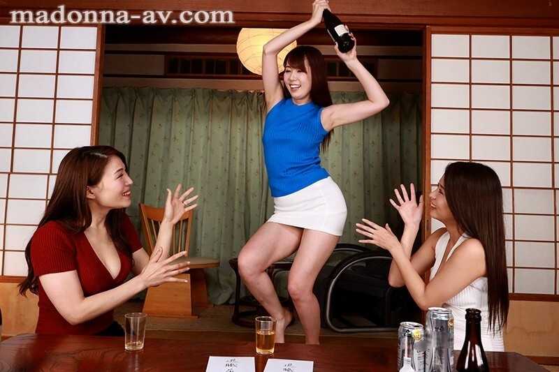 VR Black Company Escape A lonely hot spring trip turns into a harem fantasy when I meet some energetic married women while playing hooky from my black company job[Origin]