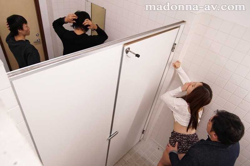 剃毛再解禁！！ 人妻パイパン痴●電車～剥き出しにされた股間と欲望～ 佐々木あき