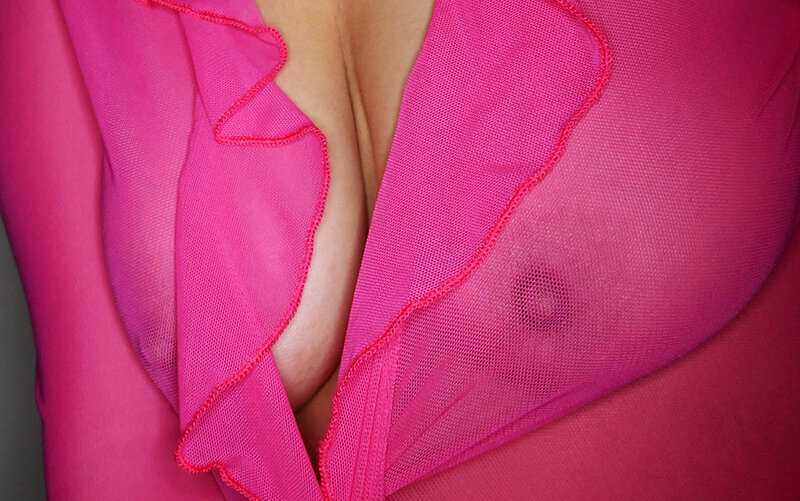 欲求不満の人妻が発情 痴乱ギャル妻のノーブラ＆ノーパン誘惑 デカ乳尻で男達を喰い尽くす 椿りか