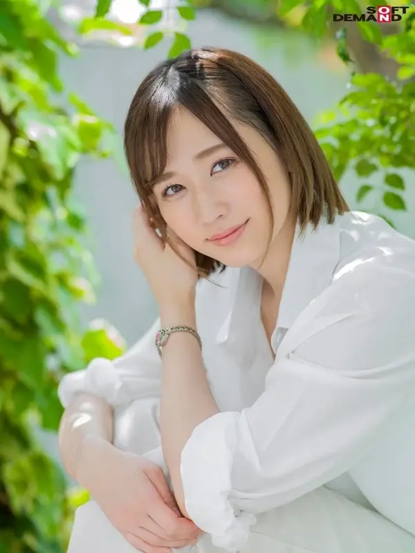 A lustful office lady having quick sex after work. 26-year-old Momoka Tachibana's AV DEBUT[Origin]