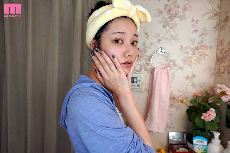 First VR Experience!! I hope you'll fall deeply in love with the naturally charming Reina Miyashita! Intimate Love 8K SPECIAL!![Origin]