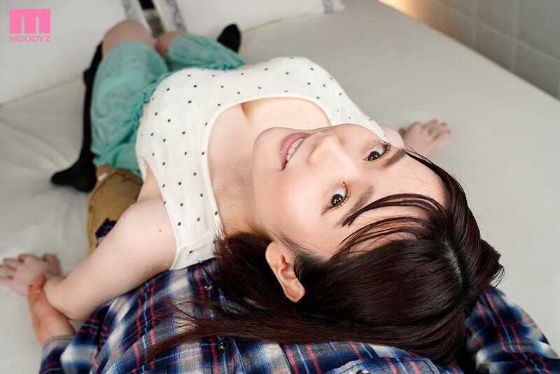 One morning, I woke up to find Sakura Miura right in front of me. Despite having a girlfriend, I couldn't help but cross the line...[Origin]