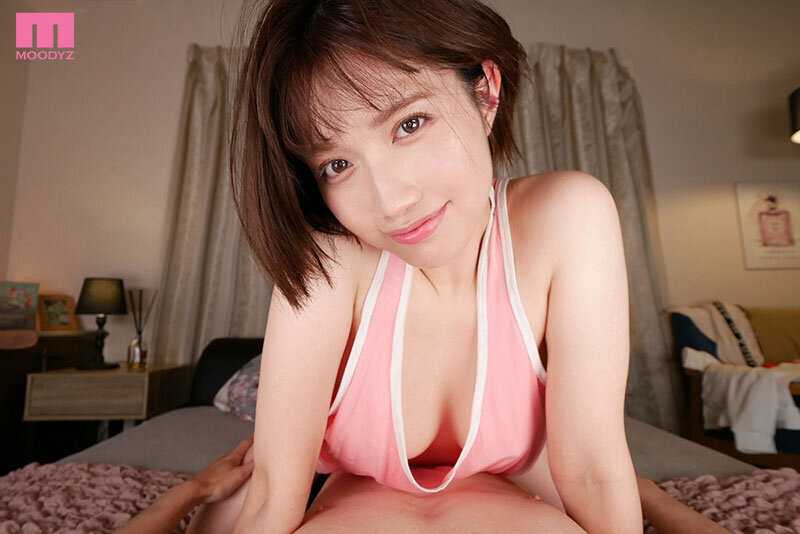 Working at the vintage clothing store turned into an unexpected encounter! My senior colleague turned out to be Ishihara Nozomi - what a surprise! I'm curious whether you prefer seeing Ishihara in VR gear or without any attire? The way she carries herself in both scenarios is quite captivating...[Origin]