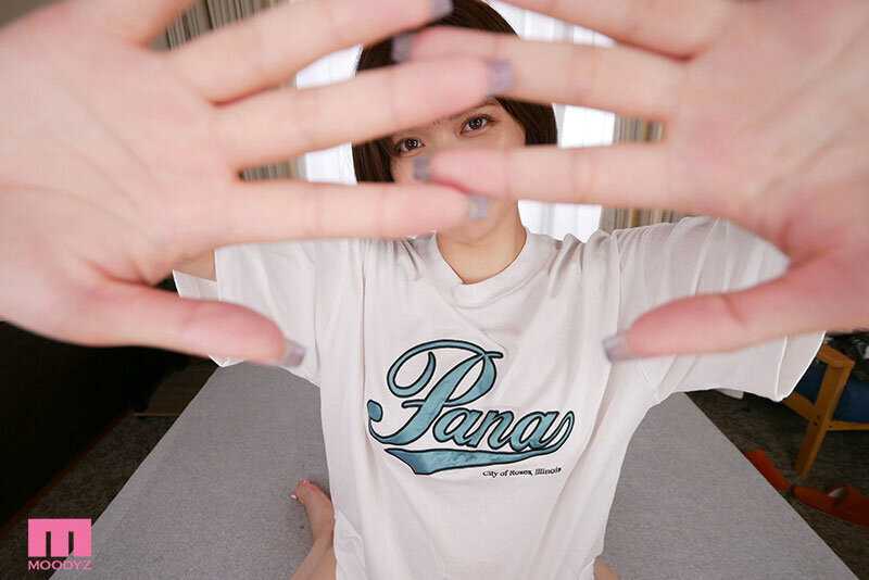 Working at the vintage clothing store turned into an unexpected encounter! My senior colleague turned out to be Ishihara Nozomi - what a surprise! I'm curious whether you prefer seeing Ishihara in VR gear or without any attire? The way she carries herself in both scenarios is quite captivating...[Origin]