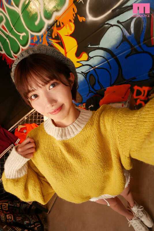 Working at the vintage clothing store turned into an unexpected encounter! My senior colleague turned out to be Ishihara Nozomi - what a surprise! I'm curious whether you prefer seeing Ishihara in VR gear or without any attire? The way she carries herself in both scenarios is quite captivating...[Origin]