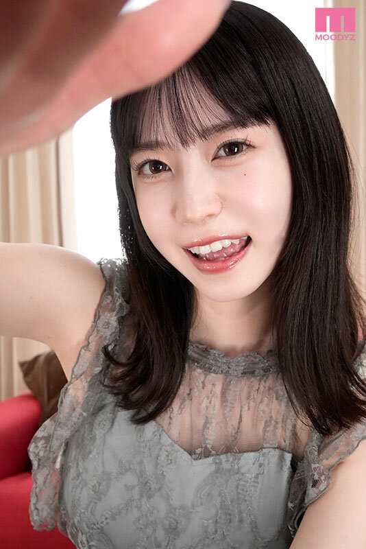 Would you prefer a beautiful virtual sister or a beautiful and seductive sister? Former idol Shirayuki Fuyume, with her gentle charm, elegant allure, and bewitching aura, creates an enchanting world filled with playful interactions[Origin]