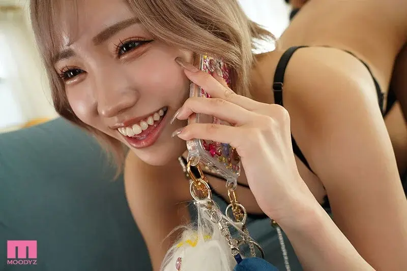 When returning to my rural hometown where casual sex is commonplace, I encountered my former classmate who had become a famous promiscuous girl and the most notorious senior from our area. Despite it being my first experience, they repeatedly drained me dry. A memorable encounter with Haruharu Moka and AIKA[Origin]