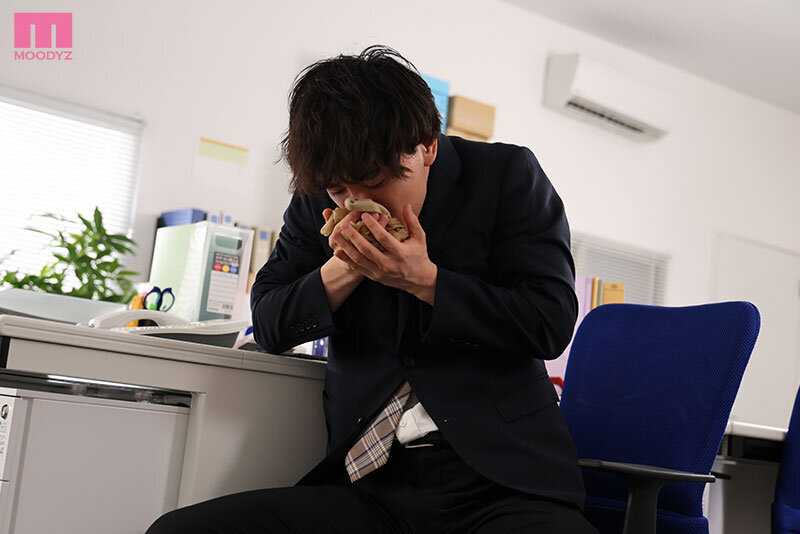 A seductive female supervisor with beautiful legs wearing stockings without underwear, teasing and dominating from above until achieving 20 ejaculations[Origin]