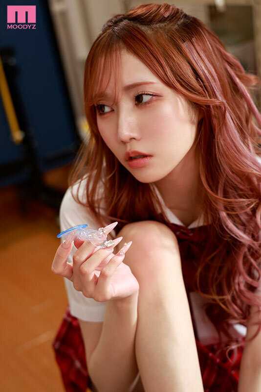 Let me cheer you up by having sex with you? A kind Reiwa gal classmate allows raw creampie 20 times to depressed introverted me - Amiri Saito[Origin]