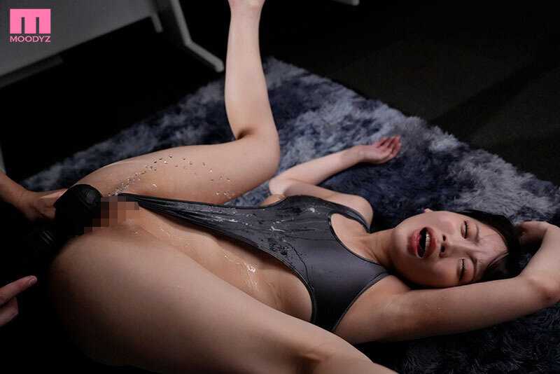 媚薬ベッチョり競泳水着モデルをさせられて…着るだけでマン汁沁みる超敏感状態で潮ダクダク中出しキメセクレ●プ 椎名ななみ