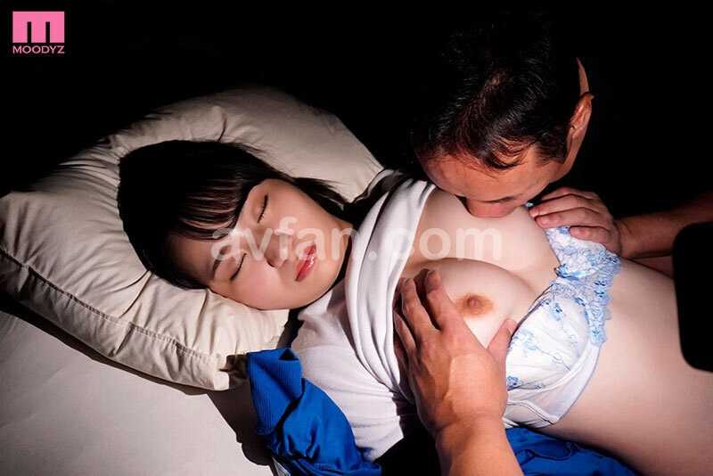 During the training camp of the prestigious boxing club... Big-breasted student manager Mao Hotta was gang raped while sleeping