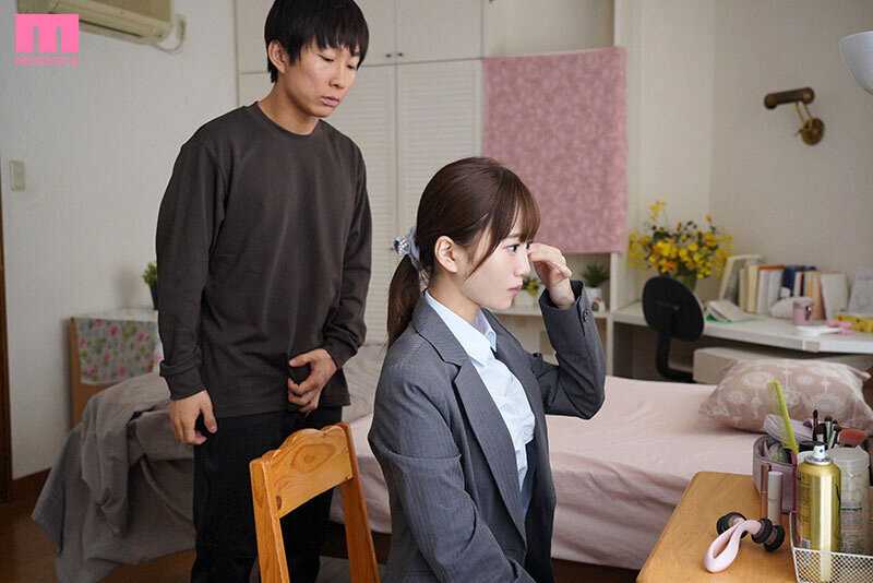 「姉弟だから…擦るまでだよ」引きニートな僕にも優しすぎるお人好しの姉に’素股まで’の条件で性処理手伝ってもらって10年。 ある日、ドロ濡れおま●こに先っぽ2cm挿入しても何も言わないので…中出し近親相姦。 天宮花南