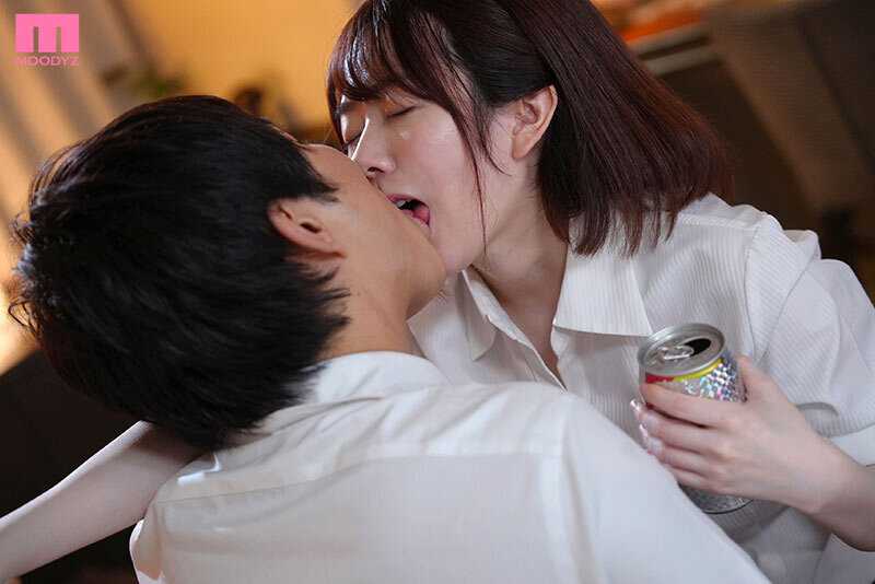 Usually quiet Ms. Miura becomes flirtatious after the company drinking party... One night of being seduced by the full course of her divine Mito-pai when undressed. Sakura Miura