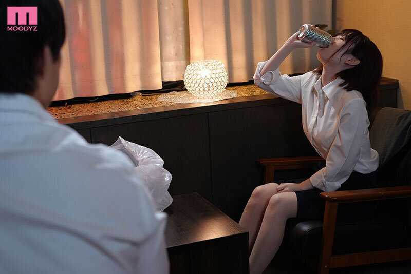 Usually quiet Ms. Miura becomes flirtatious after the company drinking party... One night of being seduced by the full course of her divine Mito-pai when undressed. Sakura Miura