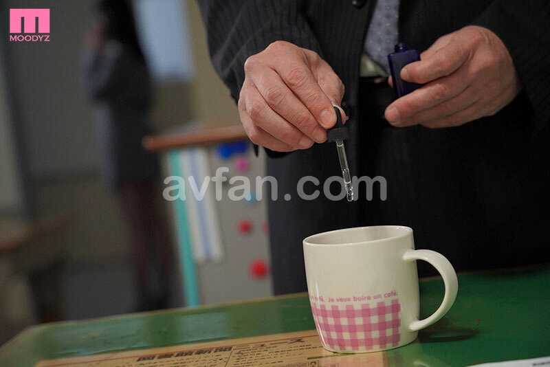 失禁女教師NTR フィアンセの目の前で大嫌いな変態教頭の媚薬チ〇ポに溺れたお漏らしキメセク早漏中毒 野宮あん