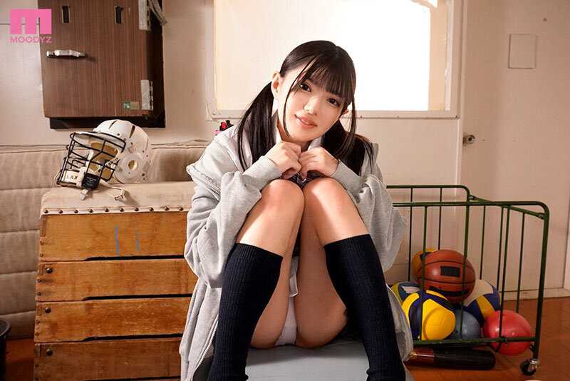 「パンツ見て勃ってるのぉ？」食い込みパンチラで先生達をムラムラ誘惑ッ 耳元囁き手コキでおチ○ポビンビンにするからそのまま私を…気持ち良くさ・せ・てッ 夕月ゆる