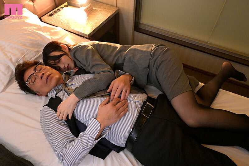 愛が重すぎるヤンデレOLがヤッた証が欲しくて妻子持ち上司に睡眠薬＆勃起薬を盛って逆レ×プ騎乗位中出し15発 泉ももか