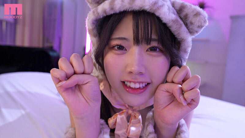 初めての中出し解禁！！中年オジサンの唾液欲しさに抱っこSEXして逃さずに何発も膣射！！ 桜ゆの