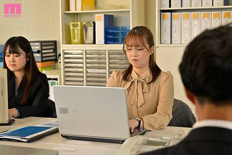 メンズエステに入ったら地味でおとなしいけど、巨乳の同僚とバッタリ！セクシー副業を知ったその日から彼女は 肉便器おっぱいでいつでもハメれるサブスク回春マッサージ嬢 宮地莉央