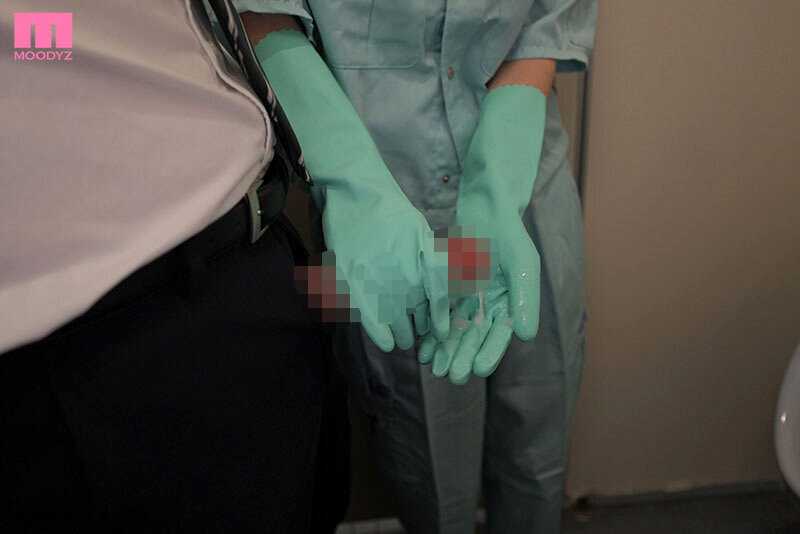 地味なオフィス清掃員を冗談半分でデカチン挑発！「私なんかにやめて…」と言いつつ結局勤務中自らおま○こくぱぁしてズボズボ中出しを受け入れる隠れエロボディ欲求不満妻 天宮花南