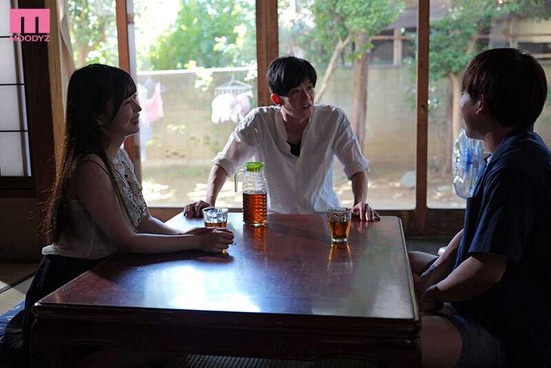 「うちがキスぐらい教えちゃぁよ…」地元（福岡）のド田舎に帰省中、親友のお姉ちゃんが彼女とキスも出来ない俺を子供扱いべろちゅー挑発！ニヤニヤ跨り密着キス堕とし騎乗位で11発もぶっこ抜かれたオレ。 九野ひなの