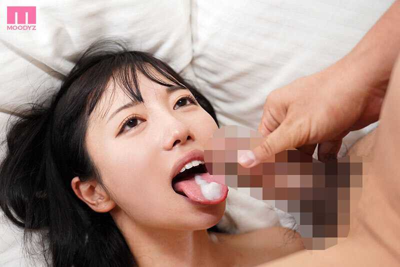 Sir... let's have an affair just for today. While living in a hotel with my student, we unexpectedly ended up sharing a room... Despite having a wife, I straddled you without hesitation, continuing to move my hips passionately until dawn.