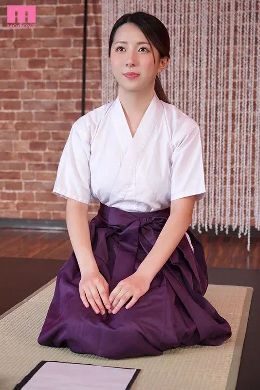 I want to try a threesome... A calligraphy girl raised in a strict family! A calligraphy girl who secretly prefers testicle fluid over ink - something she could never tell her parents - experiences her big penis awakening in this adult video. Starring Yurina Kurisawa[Origin]