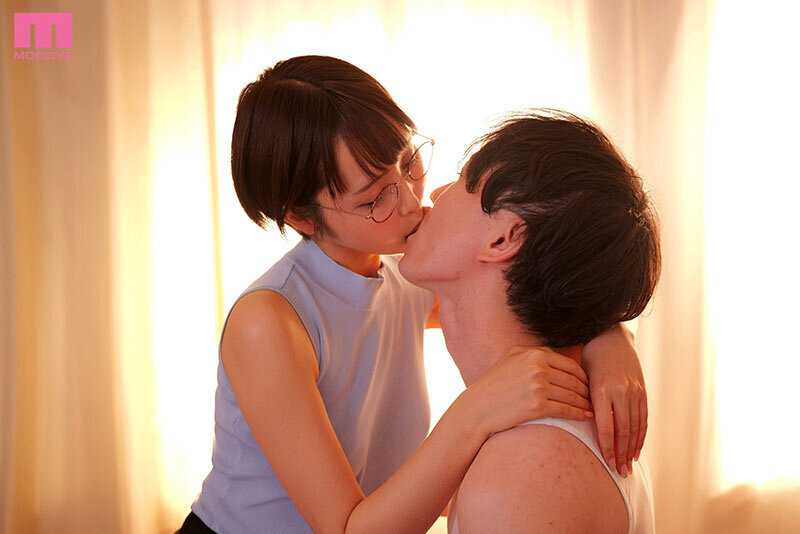 年下好き女教師にゾックゾクする鳥肌淫語とエグい乳首こねくりで痴女られ彼女がいるのに寝取られたサイテーなM男のボク 佐藤衣栞