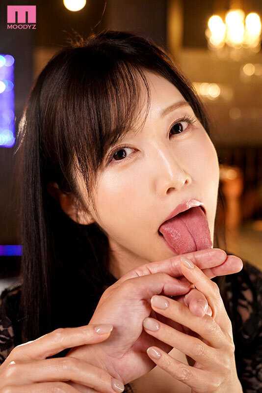 え！？こんな場所で抜いてくれるの？ 誘われたのに、焦らされまくってチ○ポがおかしくなるまでジュポフェラ暴発好きおしゃぶりお姉さん 佐々木あき