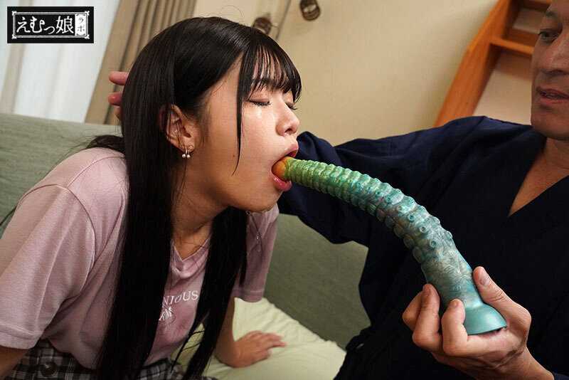 嬉しい楽しい超ハッピー！ノドイキ連発アヘ狂い！純真無垢で読モみたいな美少女がイラマチオ調教志願！連続喉凹マシンガン ひなのちゃん