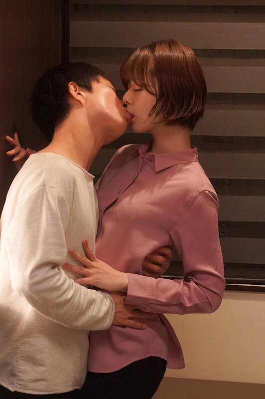 セックスのプロにハマッた男の人生崩壊ドラマ マンション隣人はAV女優月乃ルナ 想像を絶する圧倒的なセックス ボクは狂わされ完堕ち…彼女は静かに微笑う…