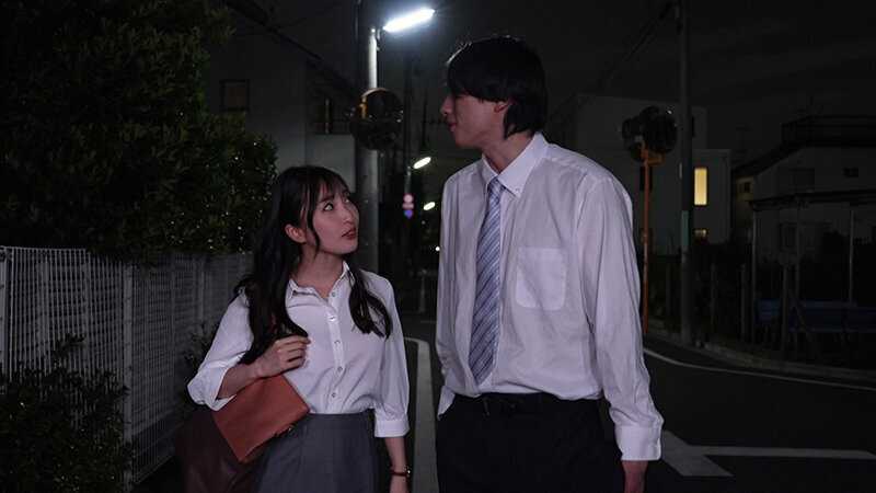 After missing the last train after a drinking party, I decided to let my subordinate stay over... Unable to resist her pale, soft breasts that my wife doesn't have and her active seduction, I ended up having an affair with multiple encounters until morning - Kasumi Tsukino[Origin]