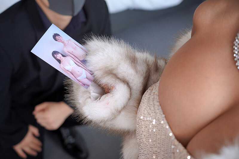 これが変態セレブの道楽 借金まみれの貧困カップルを誘い込み、泣き叫ぶパートナーの前で徹底的に寝取るバイセクシャルな婦人 乙アリス