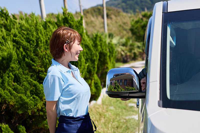 南国リゾートバイトに参加した僕は住み込み先で出逢ったデカ尻ギャルと人目を盗んでは生でハメまくった 弥生みづき