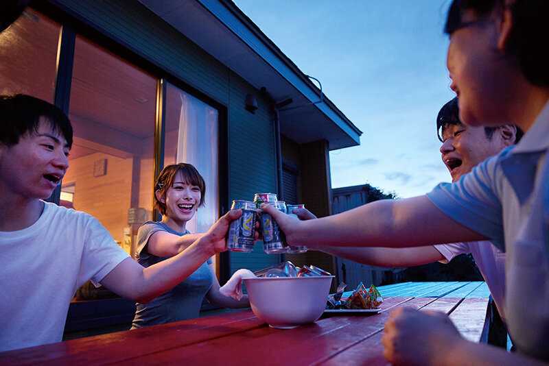 南国リゾートバイトに参加した僕は住み込み先で出逢ったデカ尻ギャルと人目を盗んでは生でハメまくった 弥生みづき