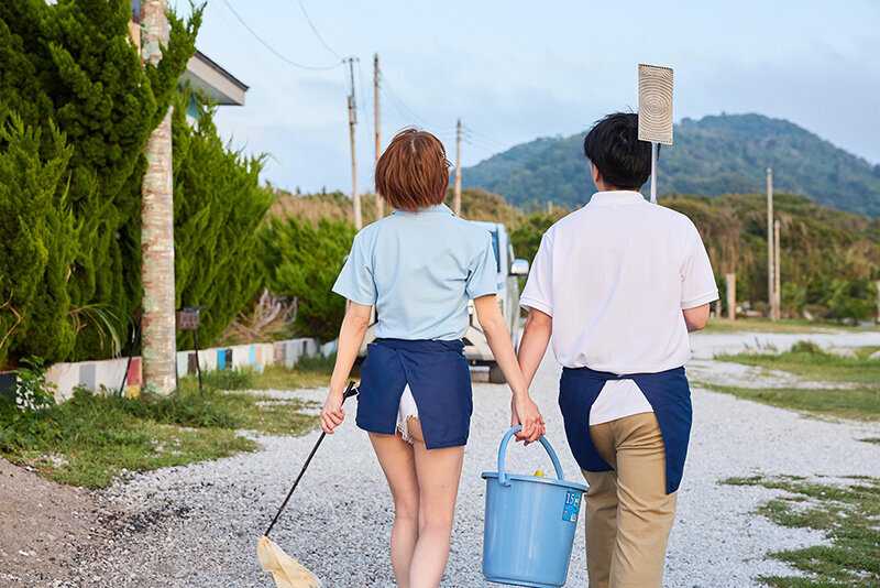 南国リゾートバイトに参加した僕は住み込み先で出逢ったデカ尻ギャルと人目を盗んでは生でハメまくった 弥生みづき