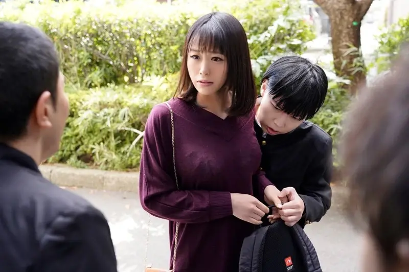 My strong and kind sister who always protects me has been turned into a creampie sex toy by the delinquent classmates who bully me, but I'm too scared to do anything... Miori Ayaha (DOD)[Origin]